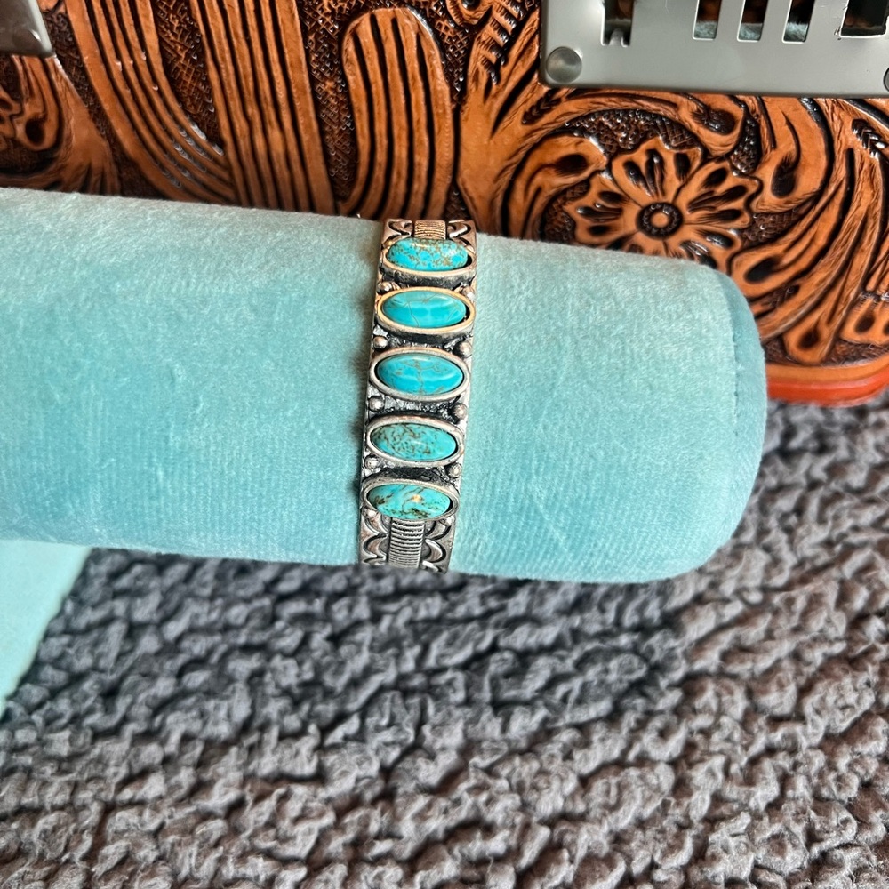 Western Cuff